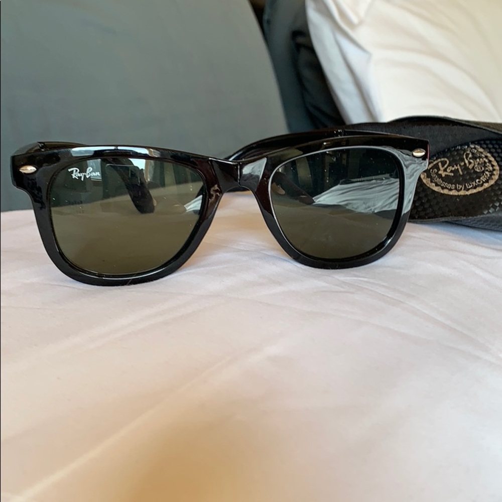 Folding Ray-ban wayfarer with case and cloth